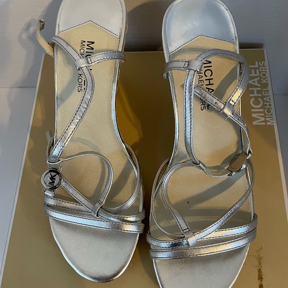 Michael Kors Women's Kami T Strap wedge silver sandals size 10 NIB - Picture 4 of 7